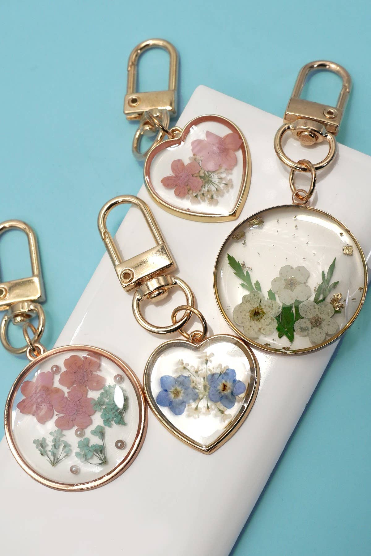BAG CHARM-PRESSED DRIED FLOWER HEART ROUND