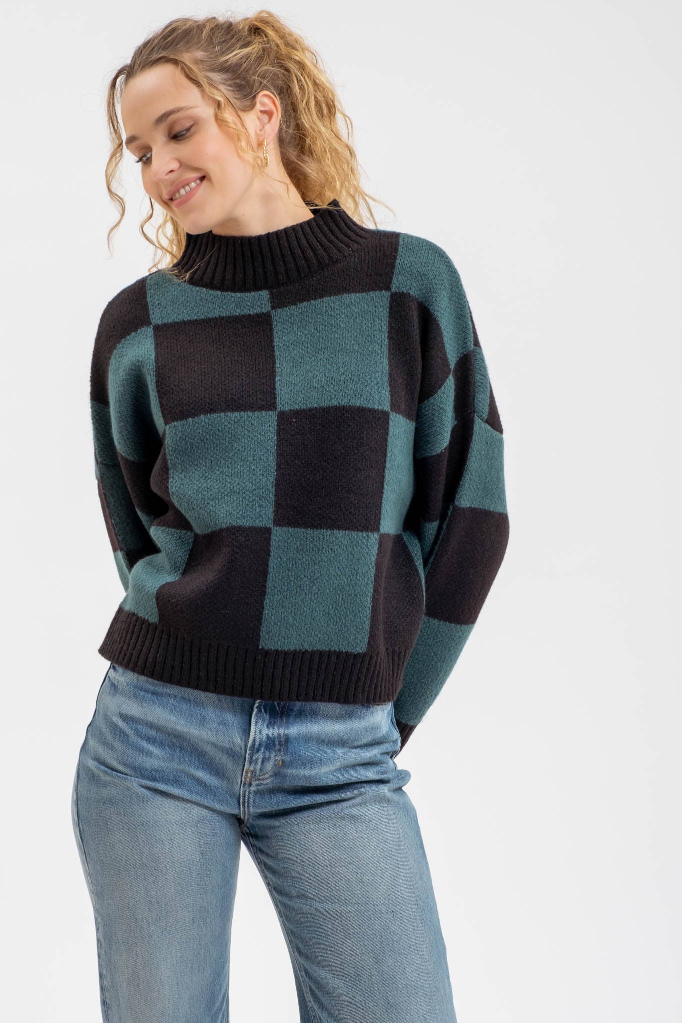 CHECKERED MOCK NECK KNIT PULLOVER SWEATER