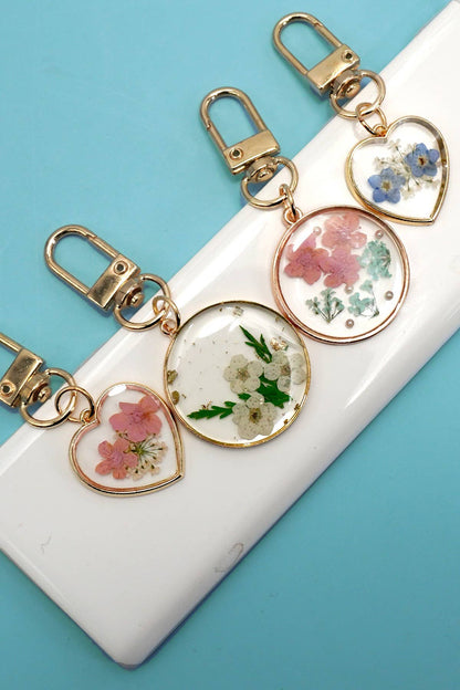 BAG CHARM-PRESSED DRIED FLOWER HEART ROUND