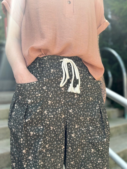 Ditsy Print Barrel Leg Pants