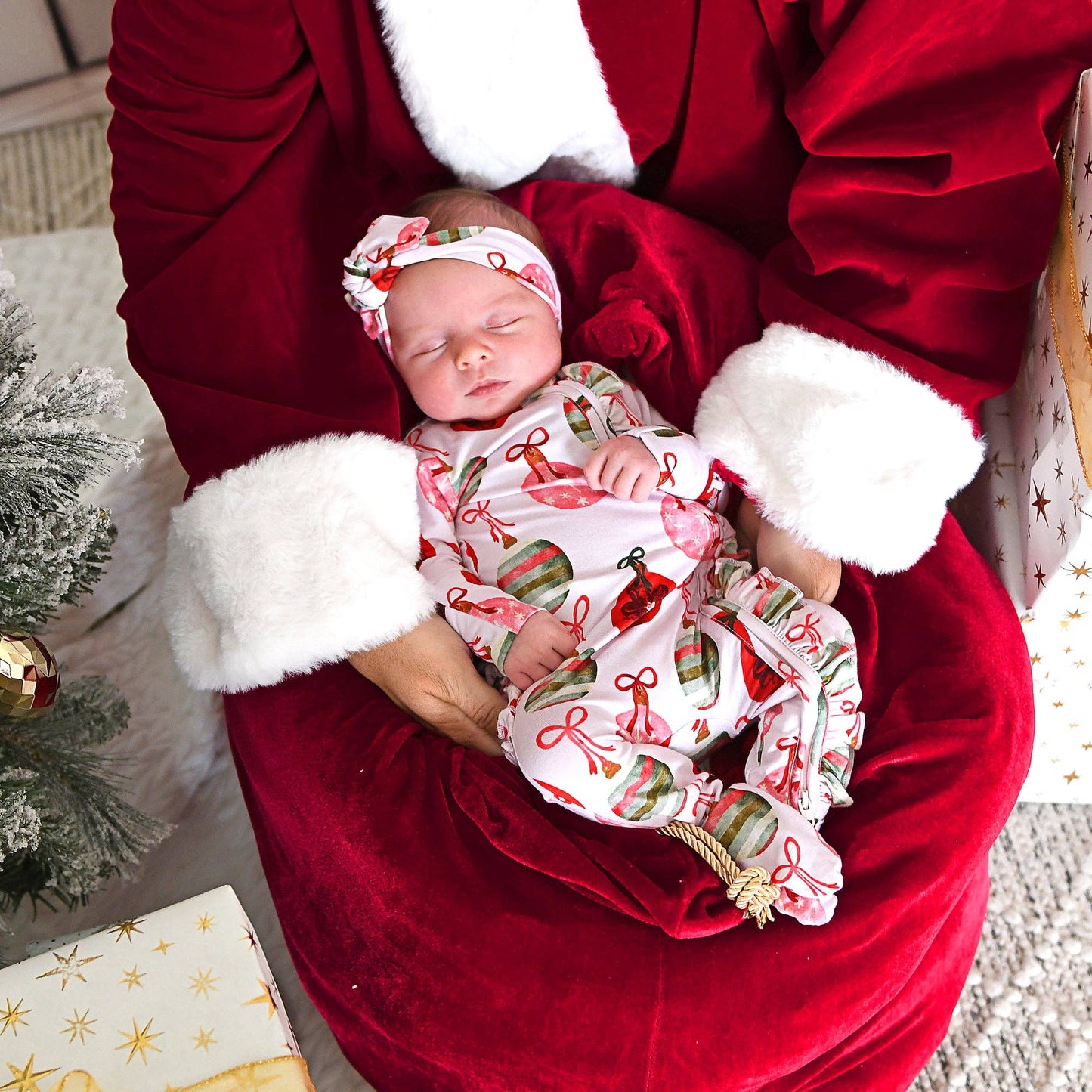 Kit Ornaments Ruffle Zip